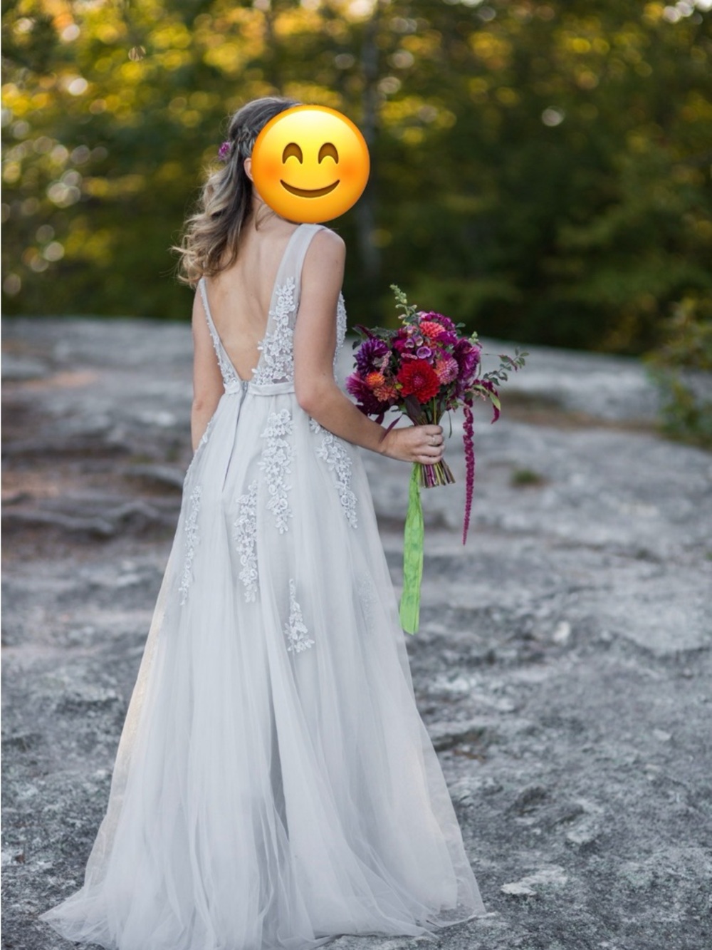 Elegant Ivory Lace Appliqué Tulle Wedding Gown with Deep V-Back
